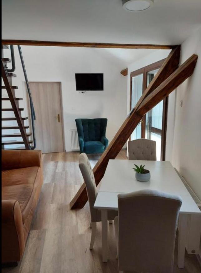 Jokai Apartman โคมาร์โน ภายนอก รูปภาพ