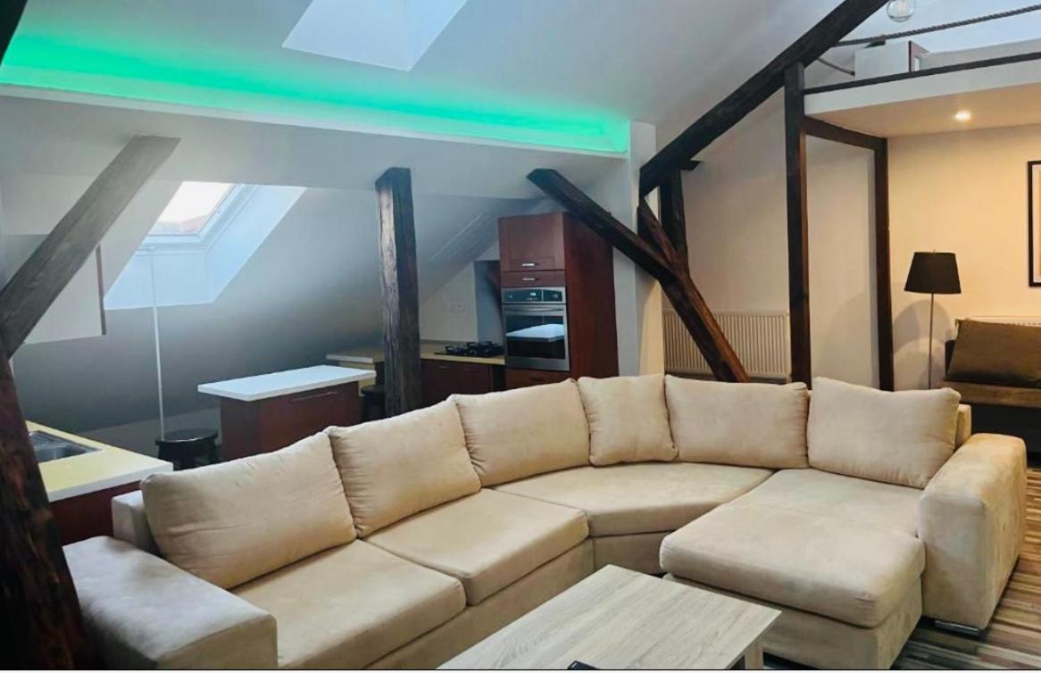 Jokai Apartman โคมาร์โน ภายนอก รูปภาพ