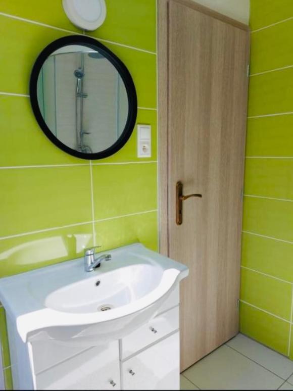Jokai Apartman โคมาร์โน ภายนอก รูปภาพ