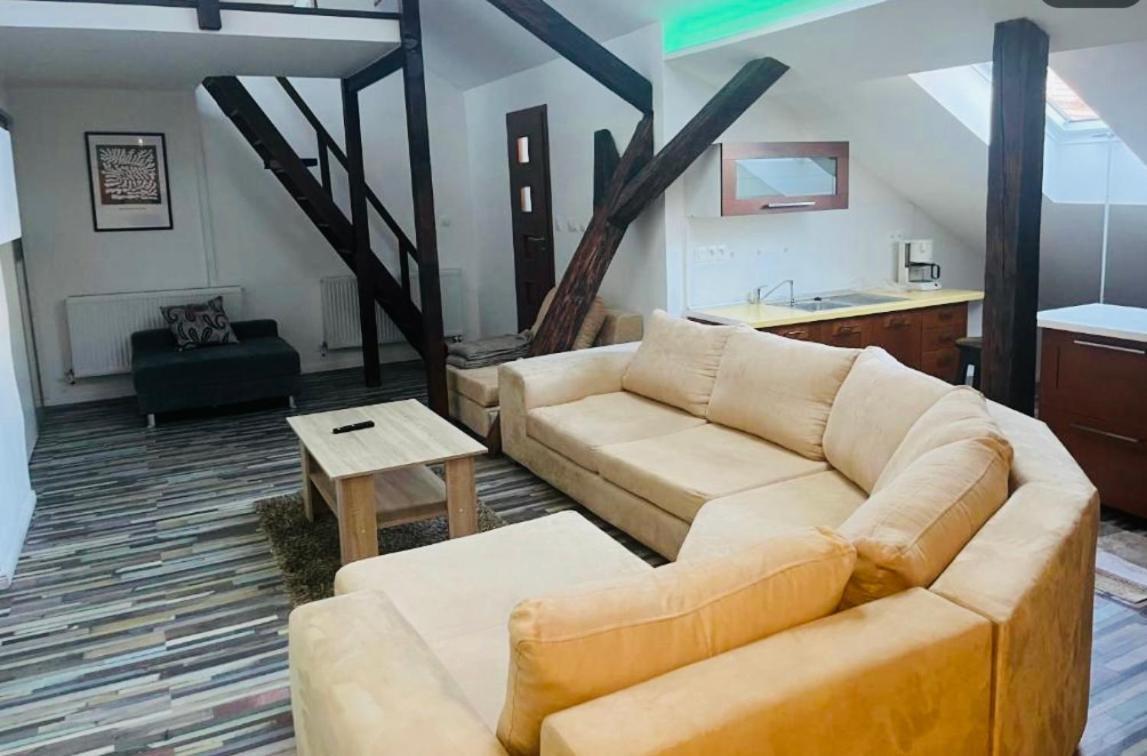Jokai Apartman โคมาร์โน ภายนอก รูปภาพ