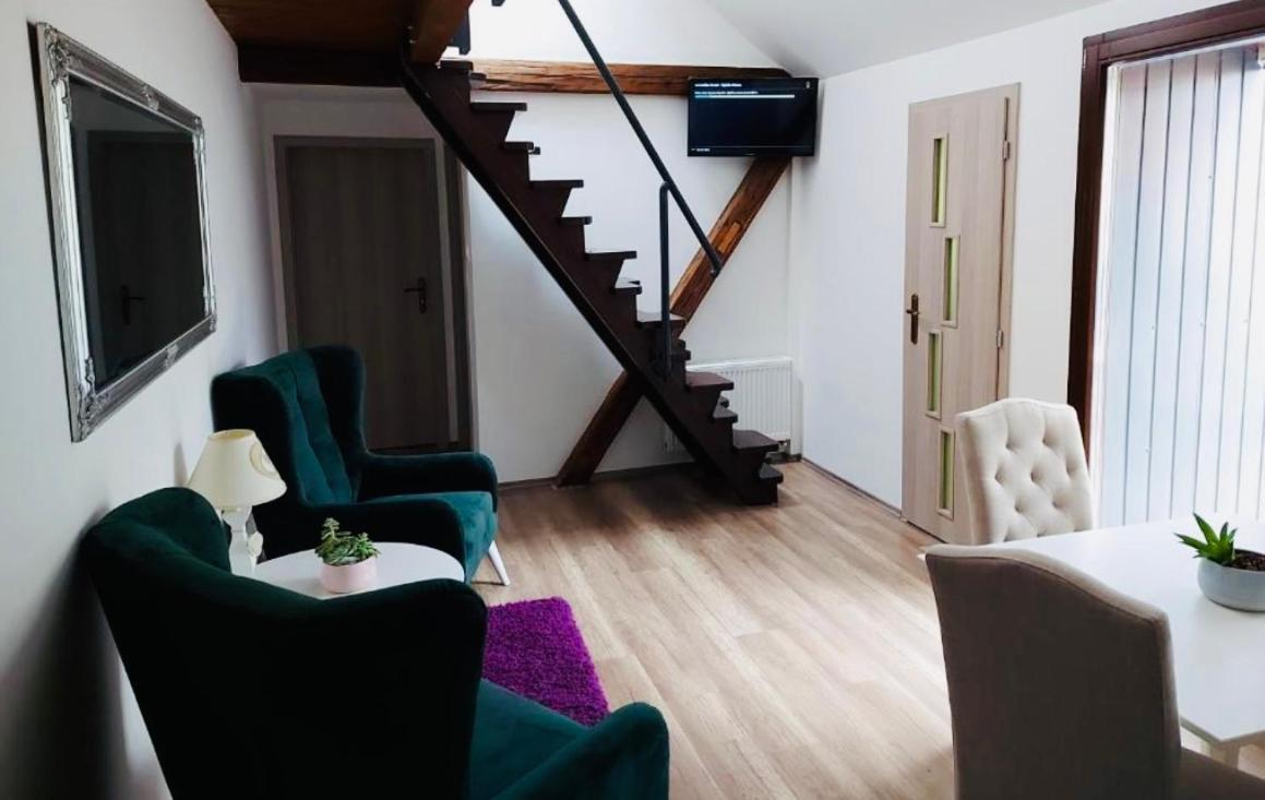 Jokai Apartman โคมาร์โน ภายนอก รูปภาพ
