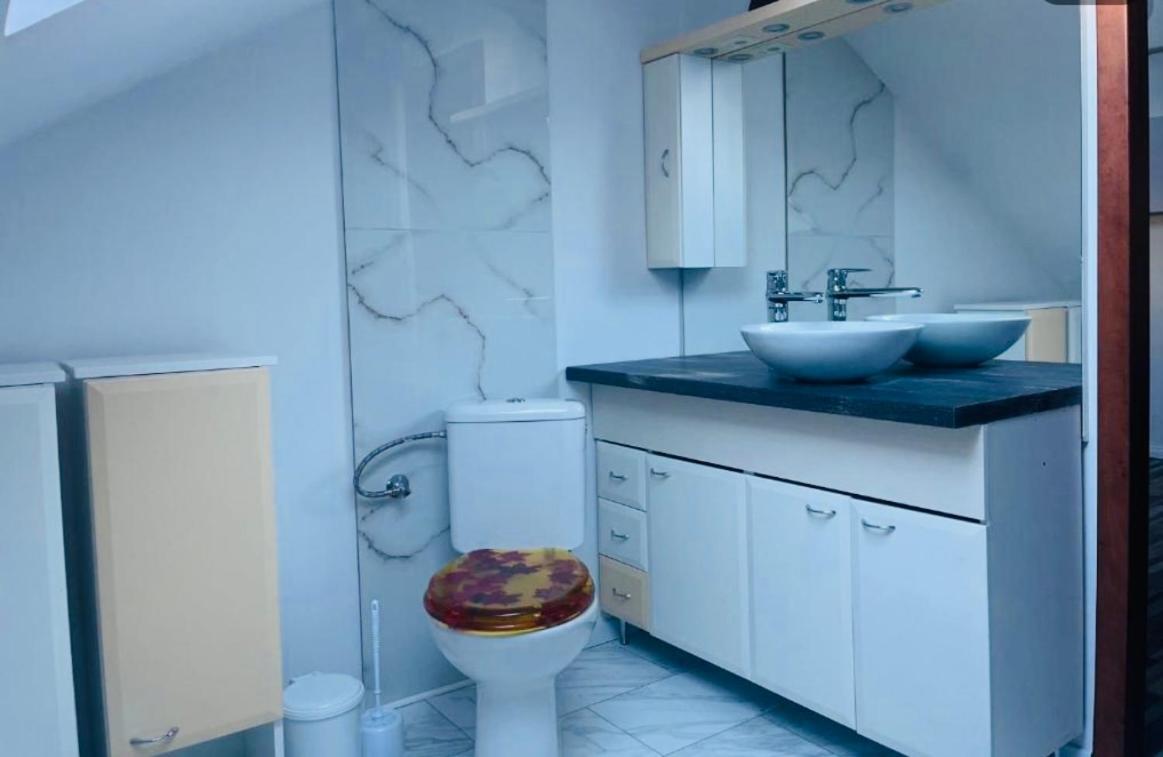 Jokai Apartman โคมาร์โน ภายนอก รูปภาพ