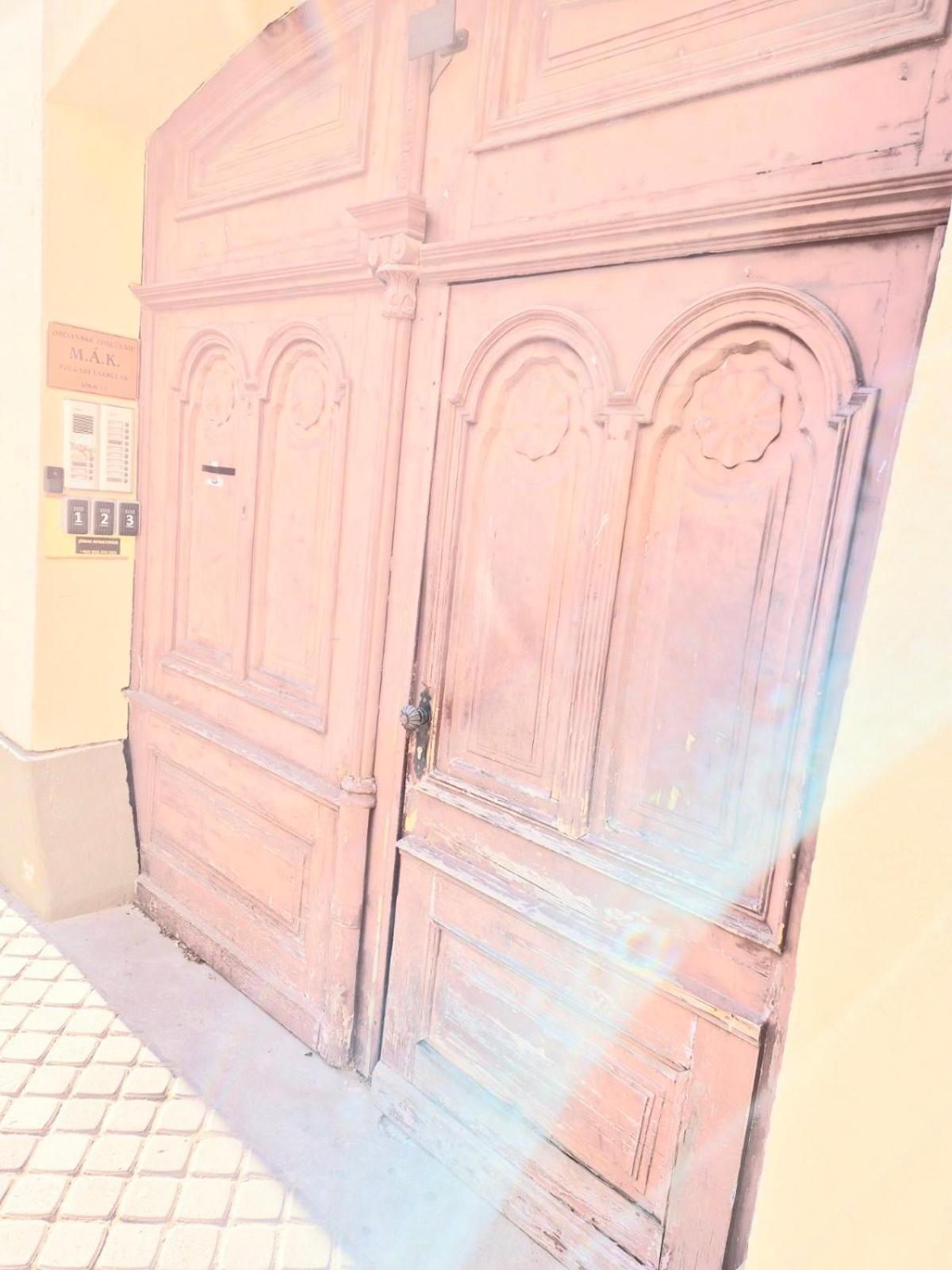 Jokai Apartman โคมาร์โน ภายนอก รูปภาพ